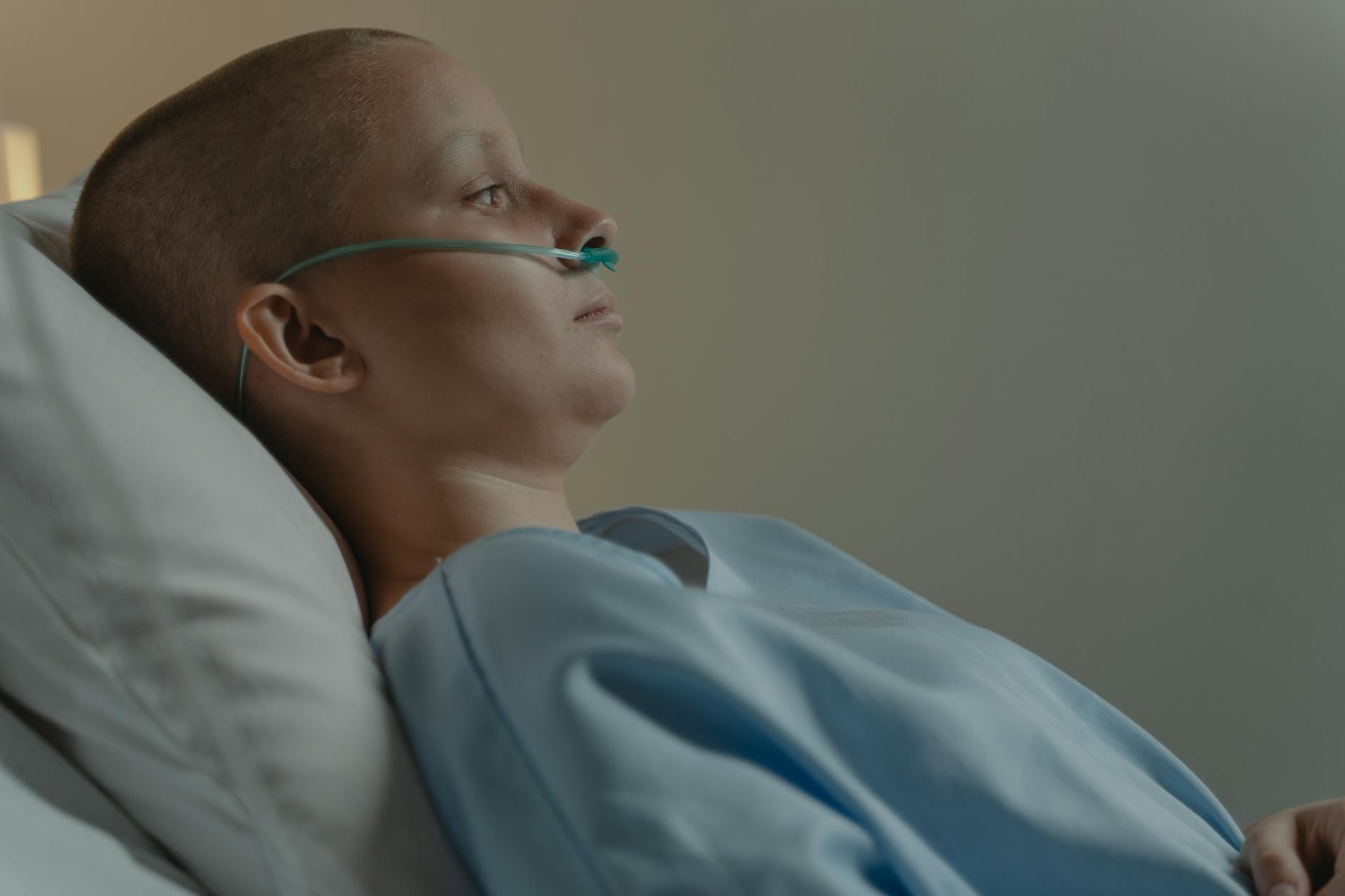 Mobil hospice és fájdalomcsillapítás otthon: Mikor és hogyan kérj szakszerű palliatív támogatást szeretted méltó búcsújához?